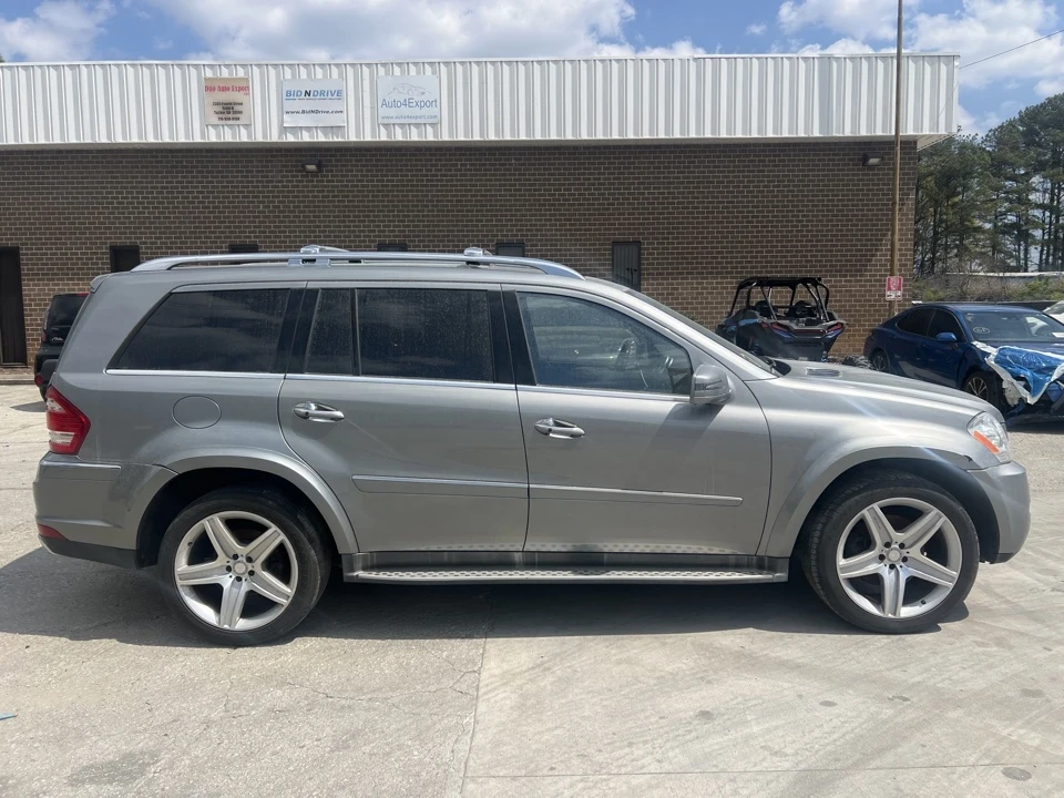 Mercedes-Benz GL 550 Grand Edition, снимка 2 - Автомобили и джипове - 55268098