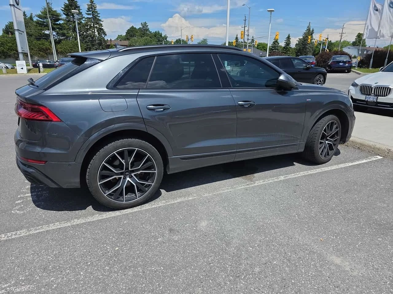 Audi Q8 * Progressiv S-line* MATRIX* B&O* ОБДУХВАНЕ* DIS* , снимка 3 - Автомобили и джипове - 55618563