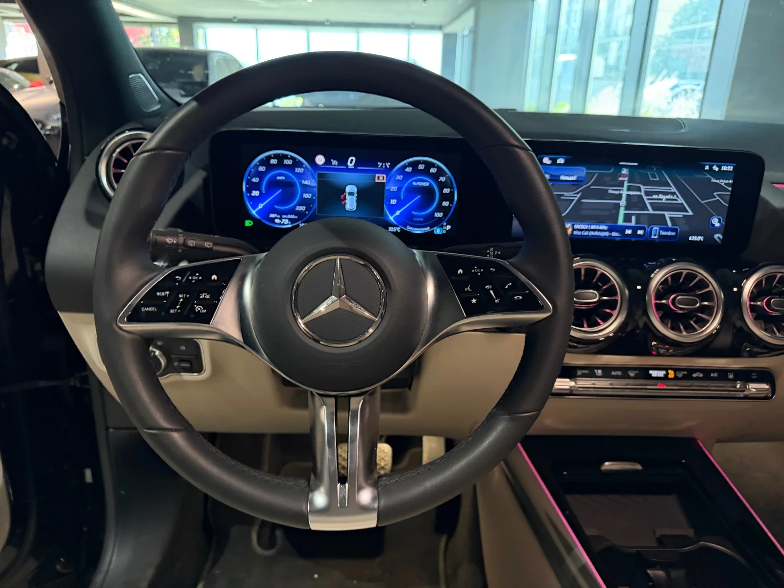 Mercedes-Benz EQA 300, снимка 11 - Автомобили и джипове - 56323195
