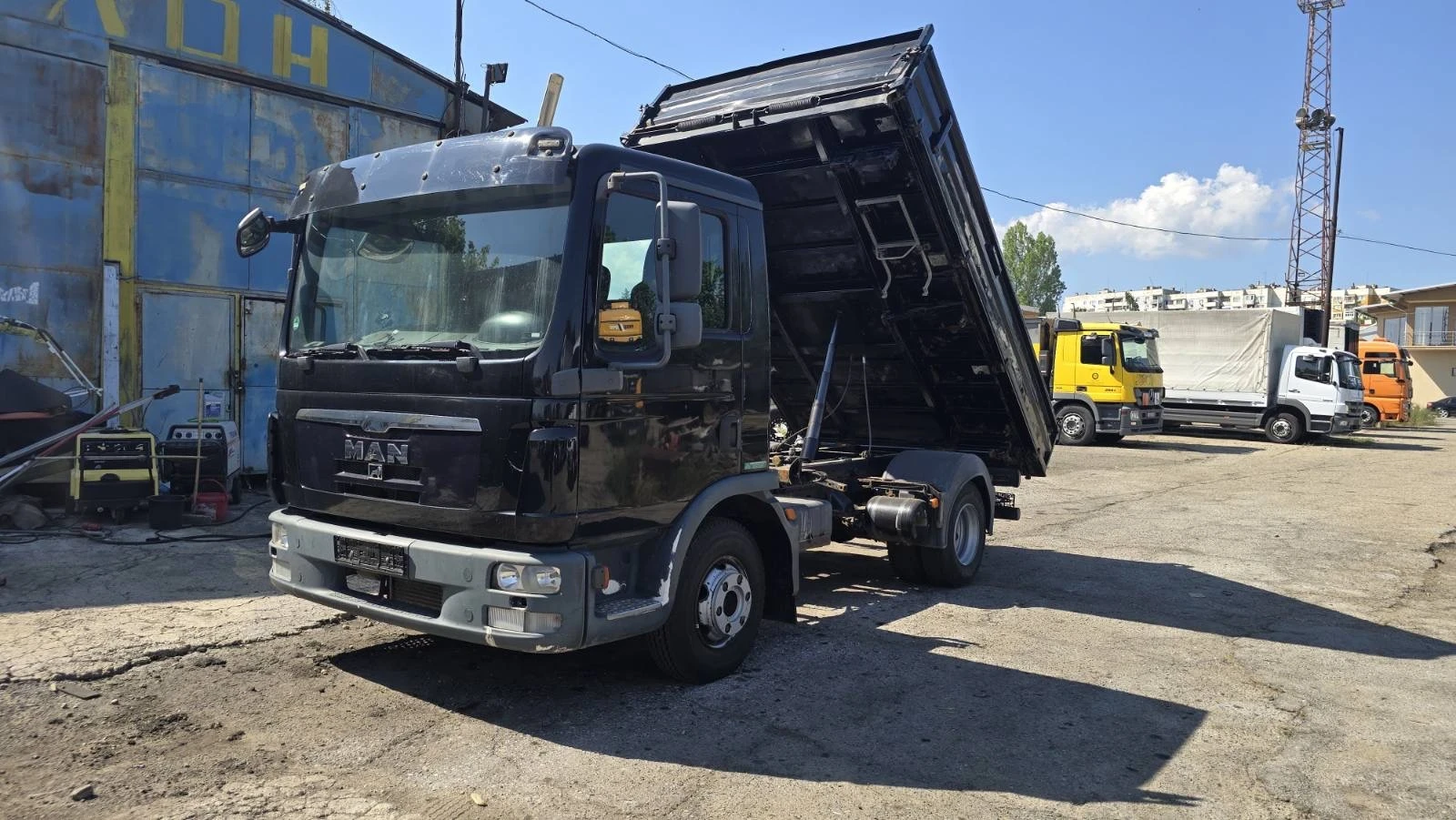 Man Tgl 8.220  / тристранно  разтоварване - изображение 4