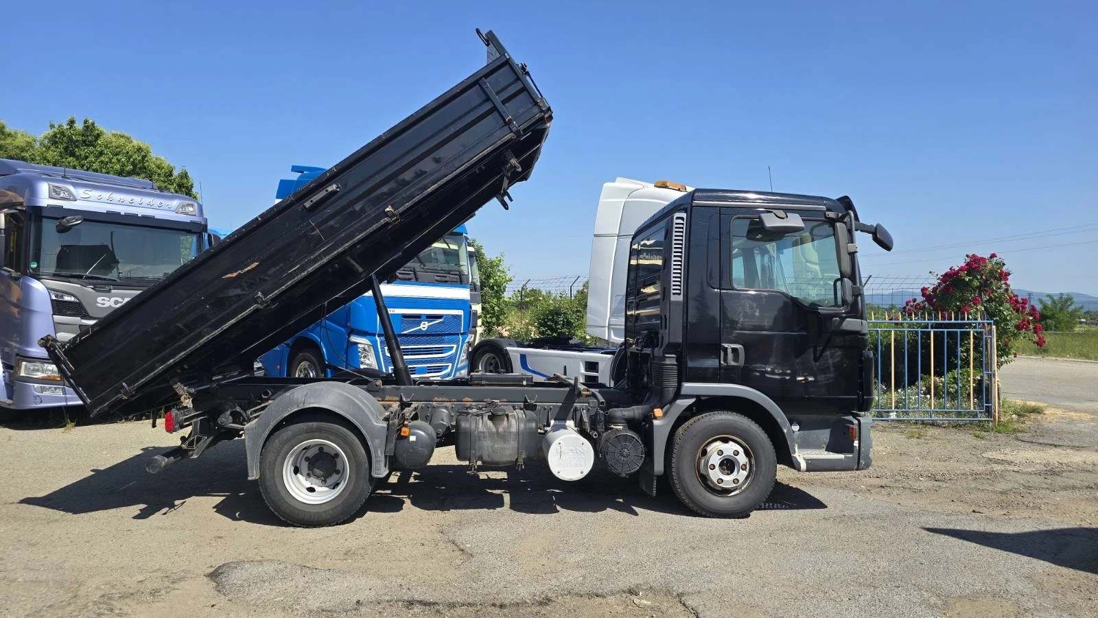 Man Tgl 8.220  / тристранно  разтоварване - изображение 6