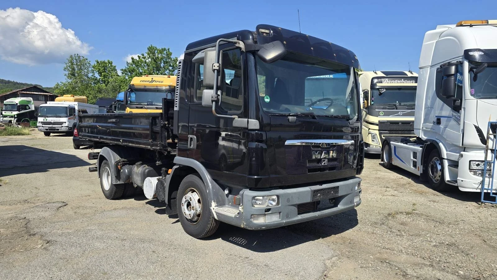 Man Tgl 8.220  / тристранно  разтоварване - изображение 2