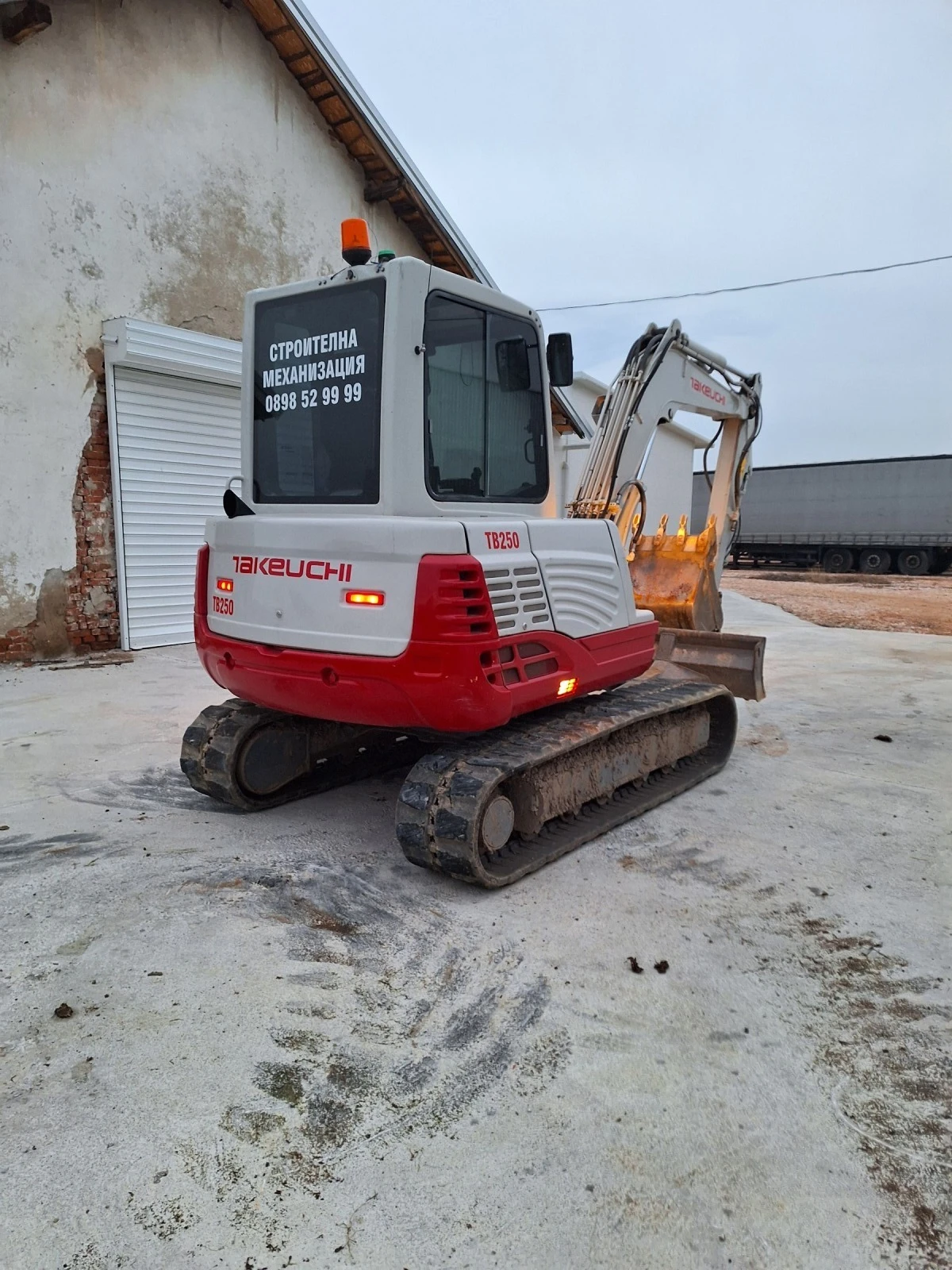 Багер Takeuchi TB 250 - изображение 4