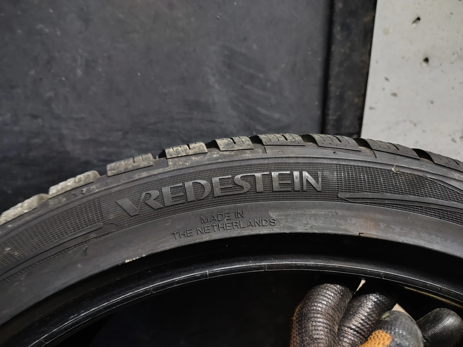 Гуми Зимни 295/35R21, снимка 6 - Гуми и джанти - 54089068