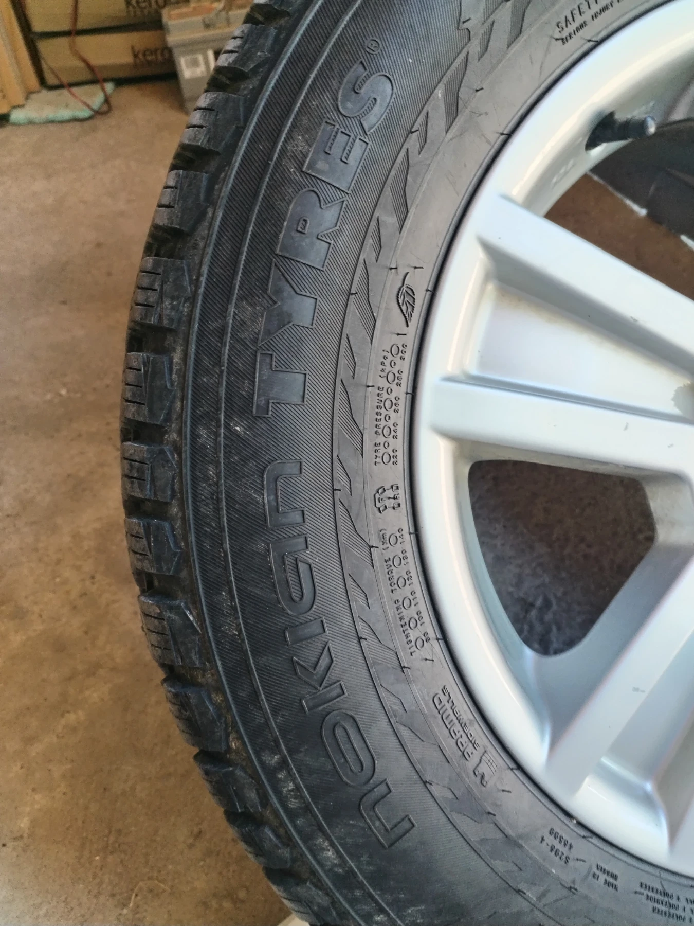 Гуми с джанти Nokian 215/65R16, снимка 6 - Гуми и джанти - 54577199