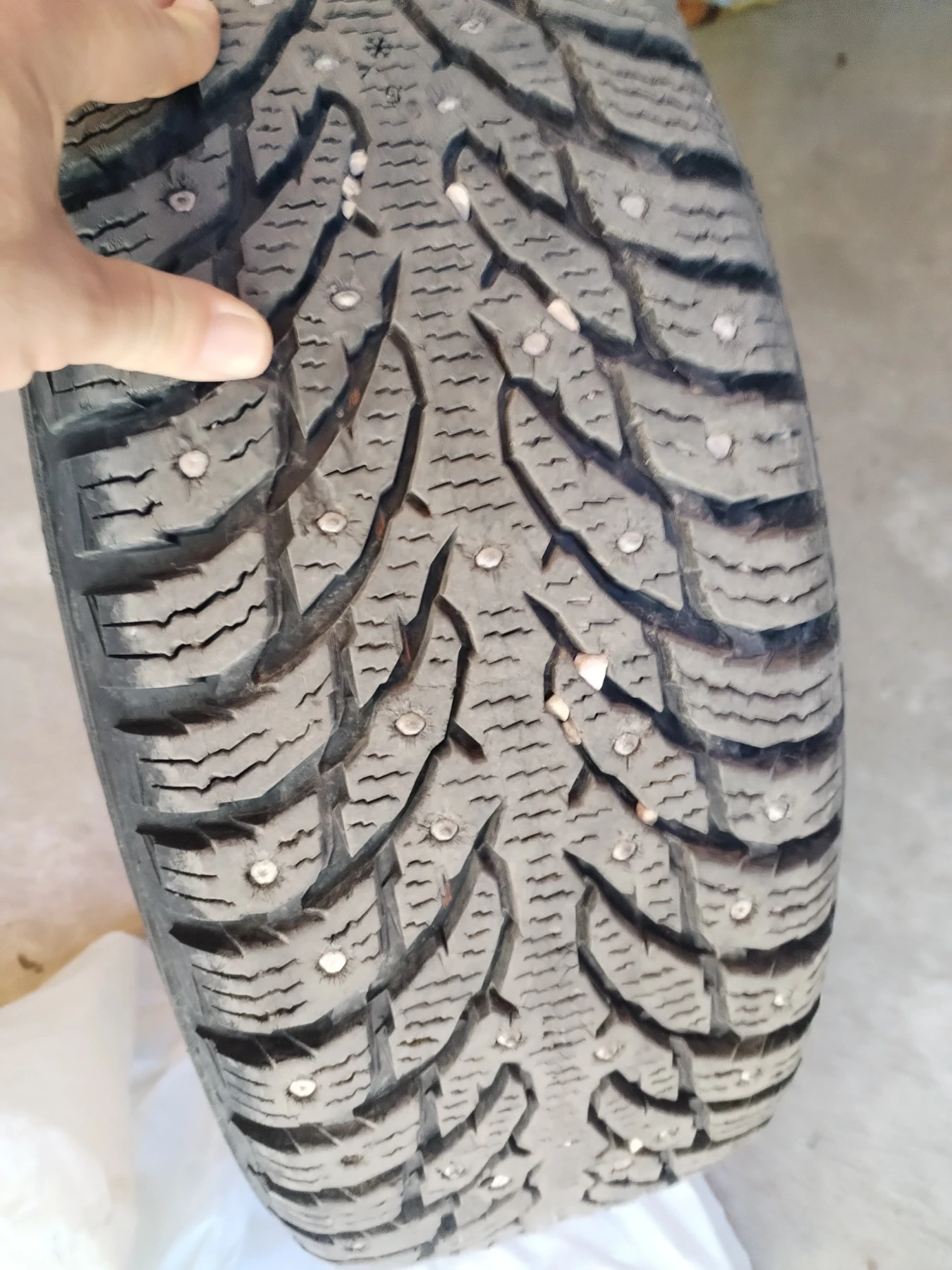 Гуми с джанти Nokian 215/65R16, снимка 5 - Гуми и джанти - 54577199