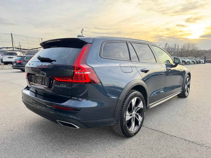 Volvo V60 Cross Country 2.0D-AWD-HEAD UP-HARMAN KARDON-ПАНОРАМА-ТОП, снимка 4 - Автомобили и джипове - 49440060