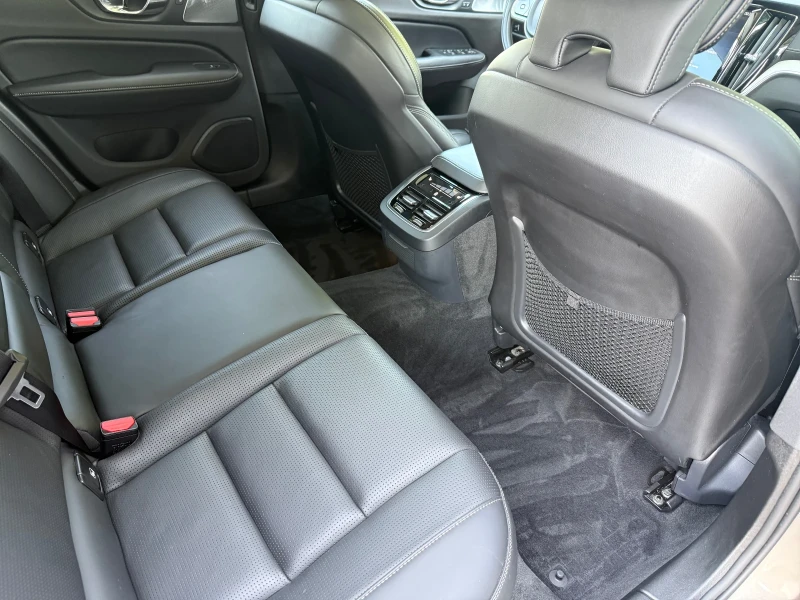 Volvo V60 2.0i T6 4x4 Швейцария, снимка 10 - Автомобили и джипове - 52654064