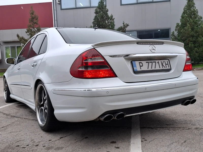 Mercedes-Benz E 220 2.2CDI * AVANTGARD * AMG ПАКЕТ * , снимка 4 - Автомобили и джипове - 52430066