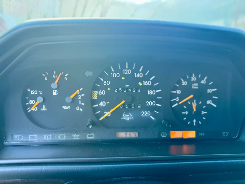 Mercedes-Benz E 250 D, снимка 12 - Автомобили и джипове - 52956602