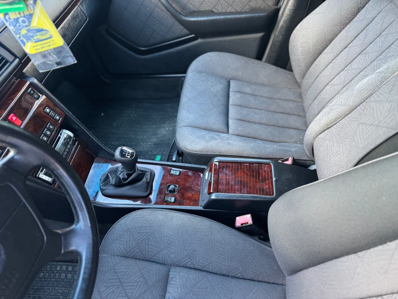 Mercedes-Benz E 250 D, снимка 15 - Автомобили и джипове - 52956602