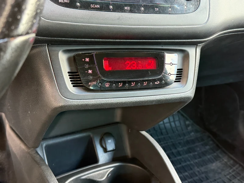 Seat Ibiza FACELIFT , снимка 14 - Автомобили и джипове - 53581833
