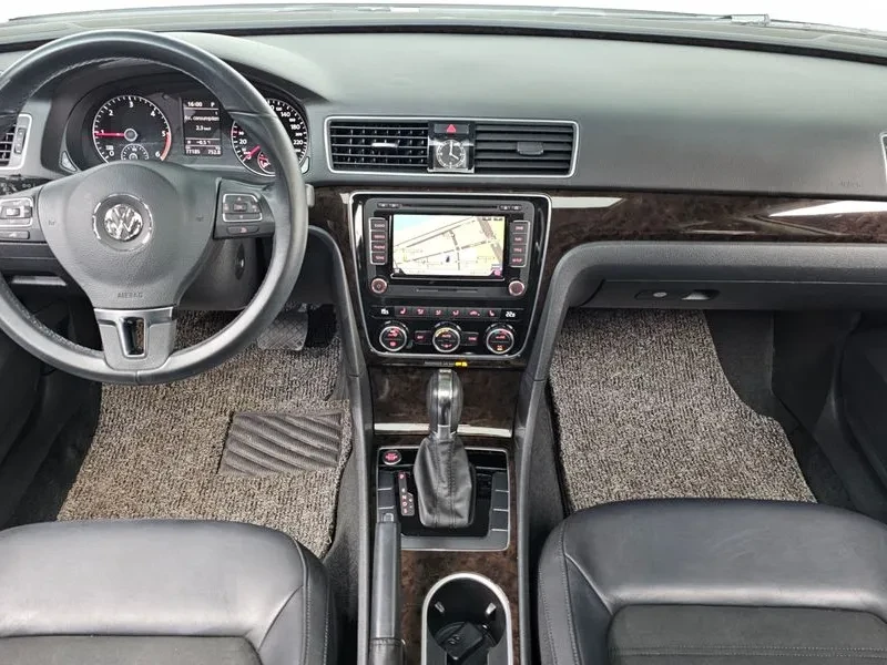 VW Passat 2.0 TDI, снимка 7 - Автомобили и джипове - 54299517