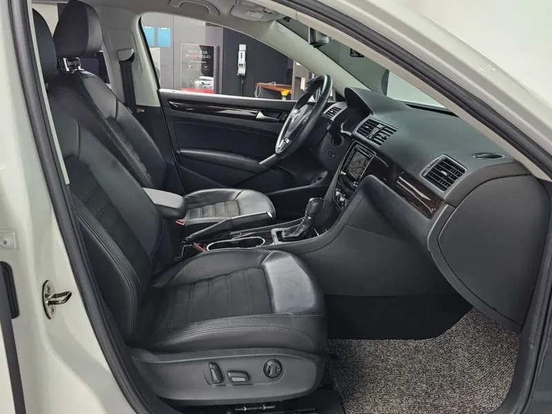 VW Passat 2.0 TDI, снимка 11 - Автомобили и джипове - 54299517