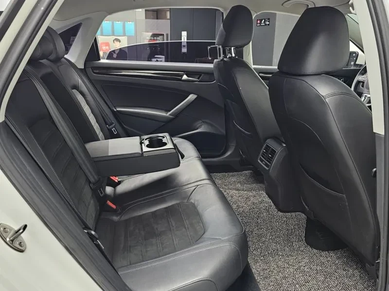 VW Passat 2.0 TDI, снимка 12 - Автомобили и джипове - 54299517