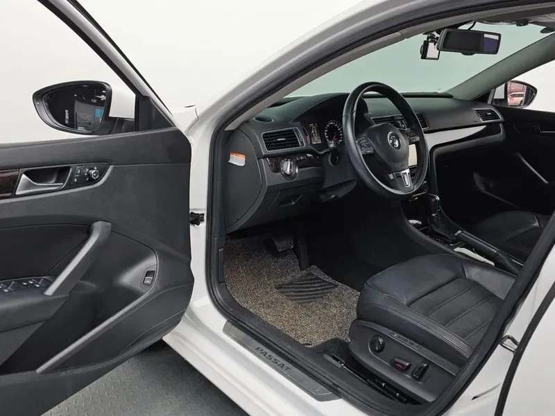 VW Passat 2.0 TDI, снимка 10 - Автомобили и джипове - 54299517