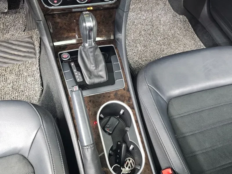 VW Passat 2.0 TDI, снимка 9 - Автомобили и джипове - 54299517