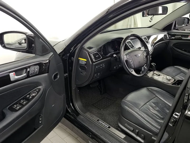 Hyundai Genesis 3.3, снимка 10 - Автомобили и джипове - 54615981