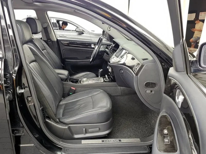 Hyundai Genesis 3.3, снимка 11 - Автомобили и джипове - 54615981