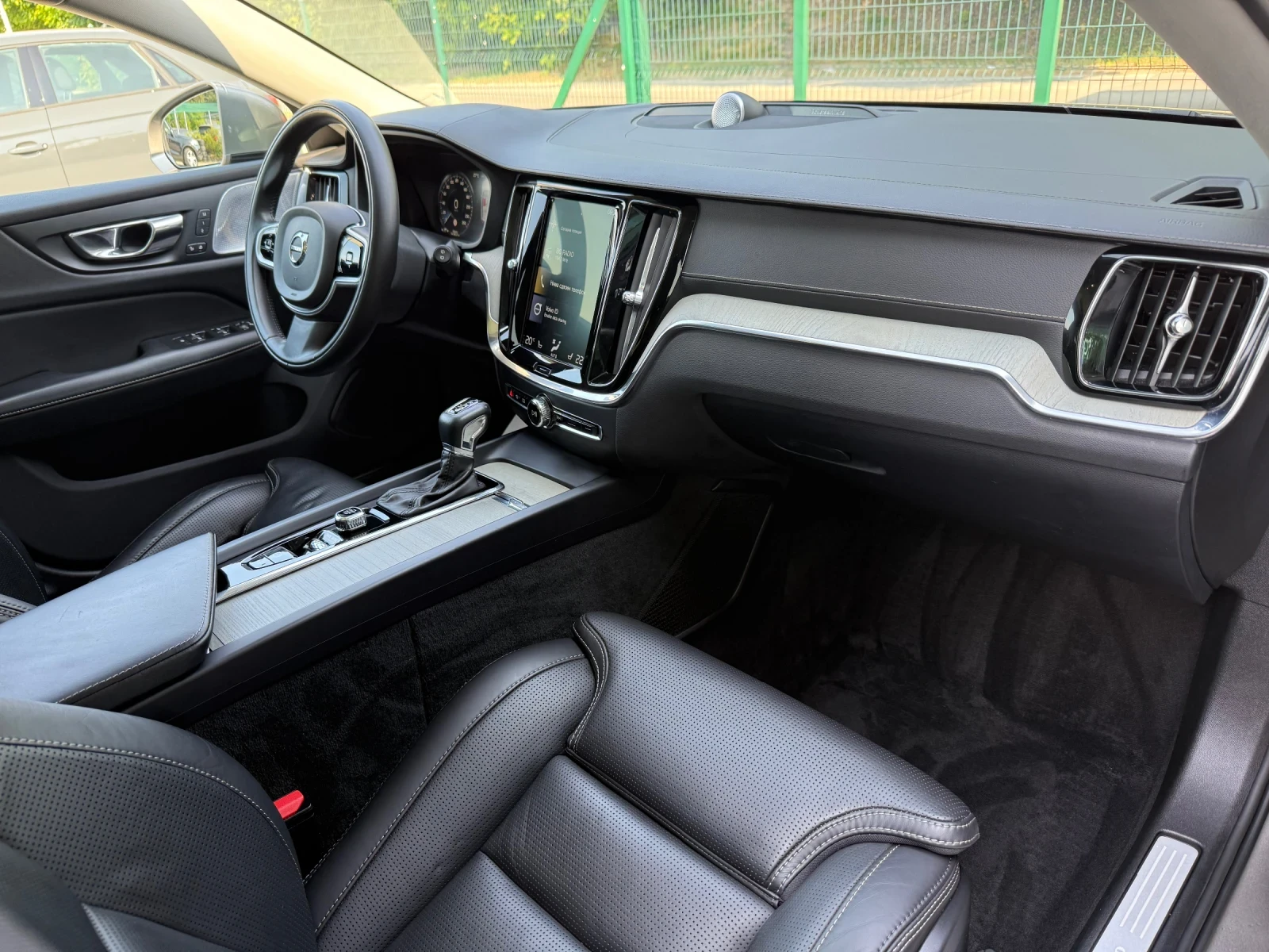 Volvo V60 2.0i T6 4x4 Швейцария - изображение 8
