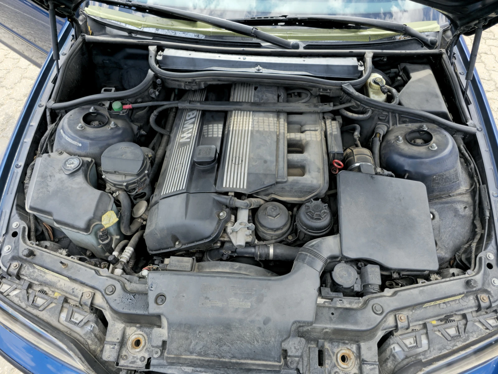 BMW 320 2.2л 6-цилиндъра бензин - изображение 10