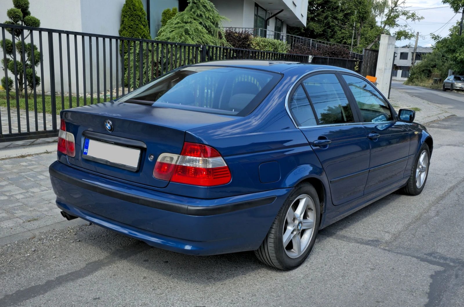 BMW 320 2.2л 6-цилиндъра бензин - изображение 5