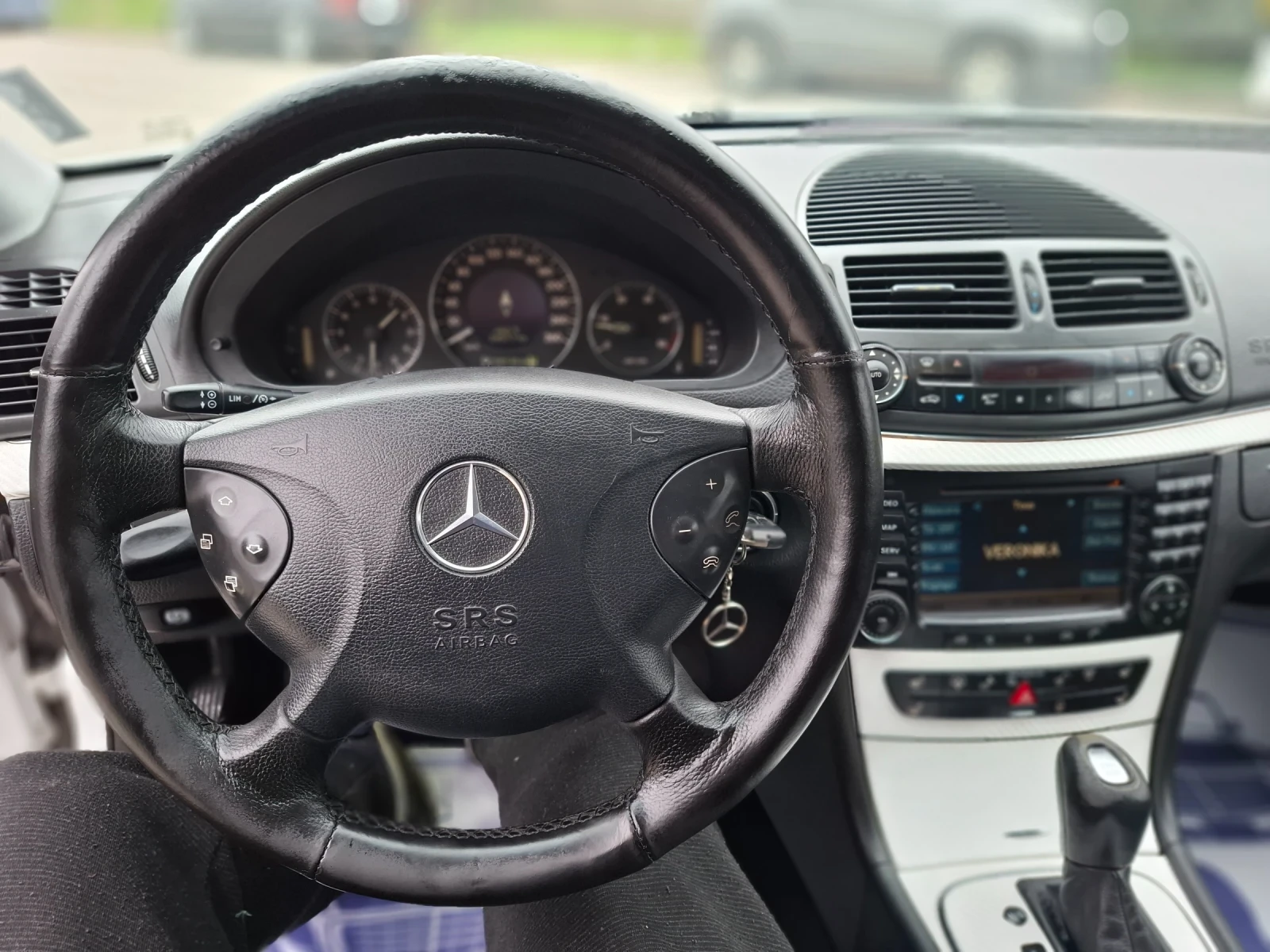 Mercedes-Benz E 220 2.2CDI * AVANTGARD * AMG ПАКЕТ *  - изображение 9