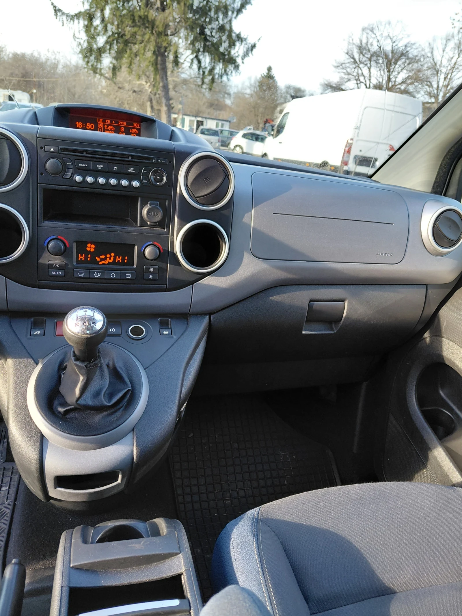 Citroen Berlingo 1.6 HDI-110кс., снимка 16 - Автомобили и джипове - 53790916