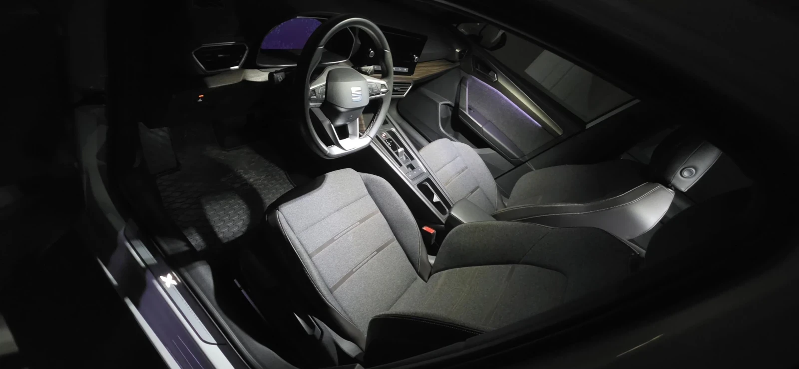 Seat Leon, снимка 6 - Автомобили и джипове - 54126020