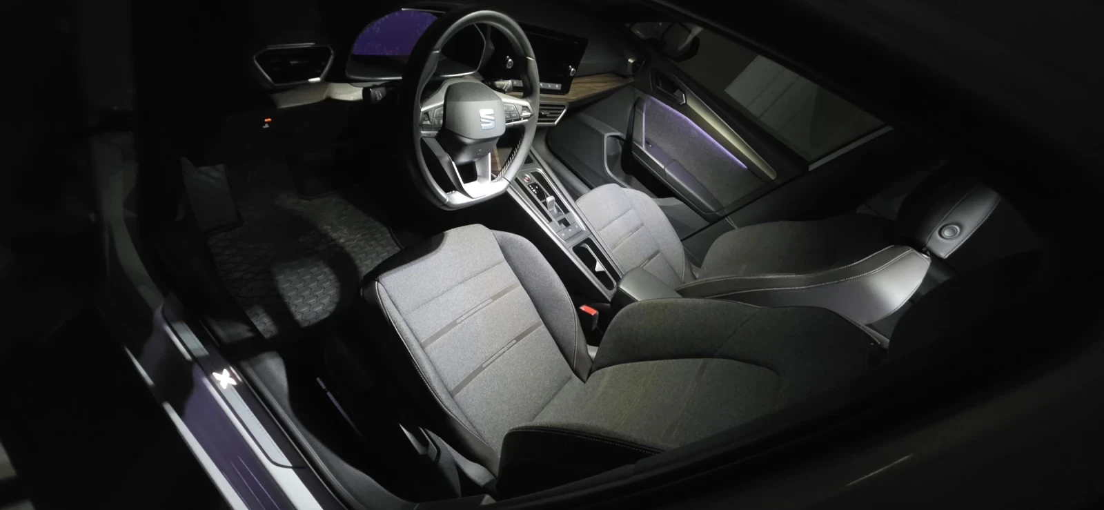 Seat Leon, снимка 17 - Автомобили и джипове - 54126020