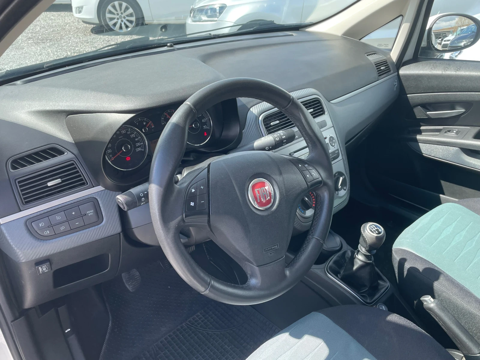 Fiat Punto 1.4 Benz/LPG, снимка 9 - Автомобили и джипове - 54139993