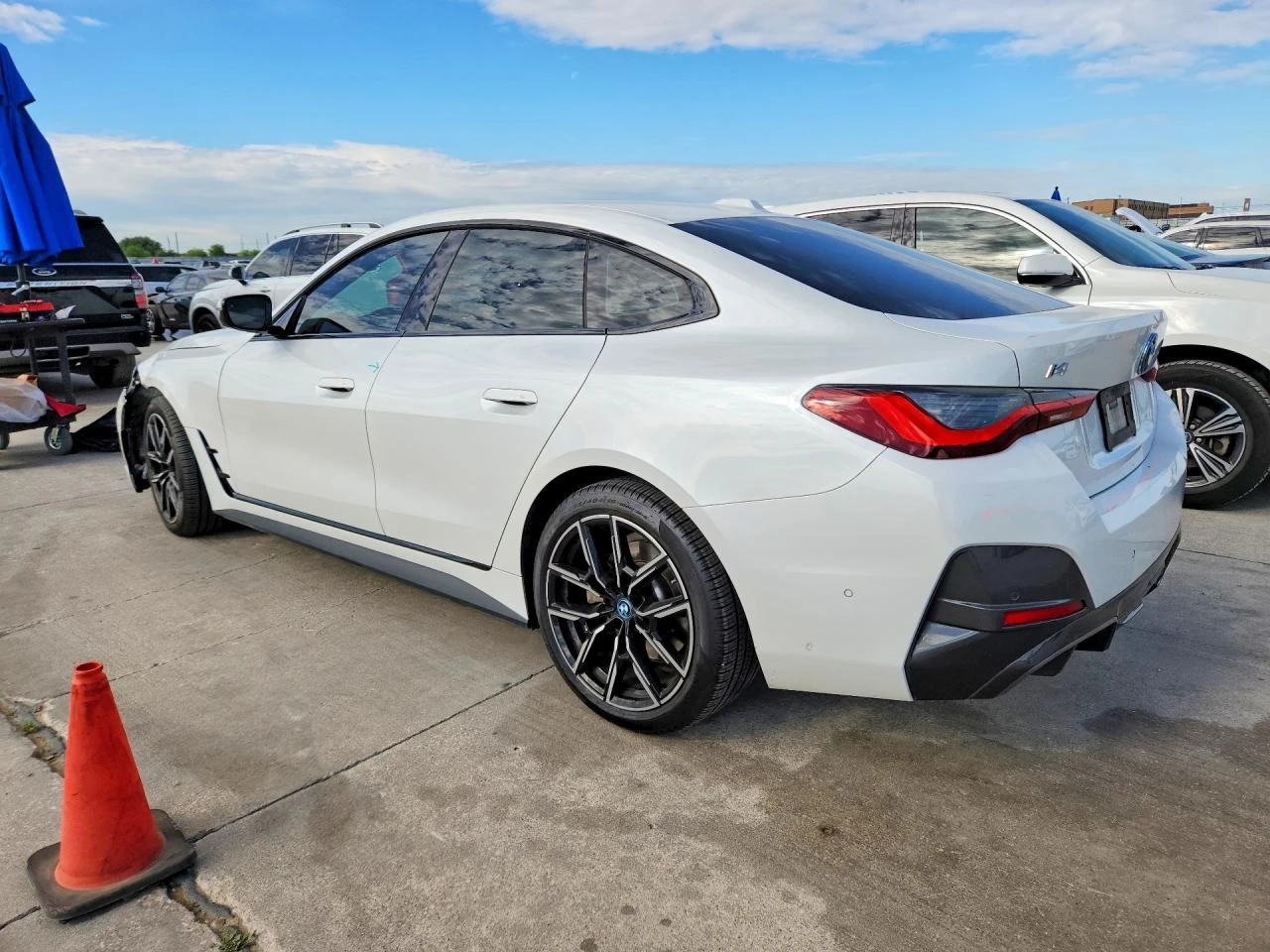 BMW i4 EDRIVE 40, снимка 2 - Автомобили и джипове - 54598430
