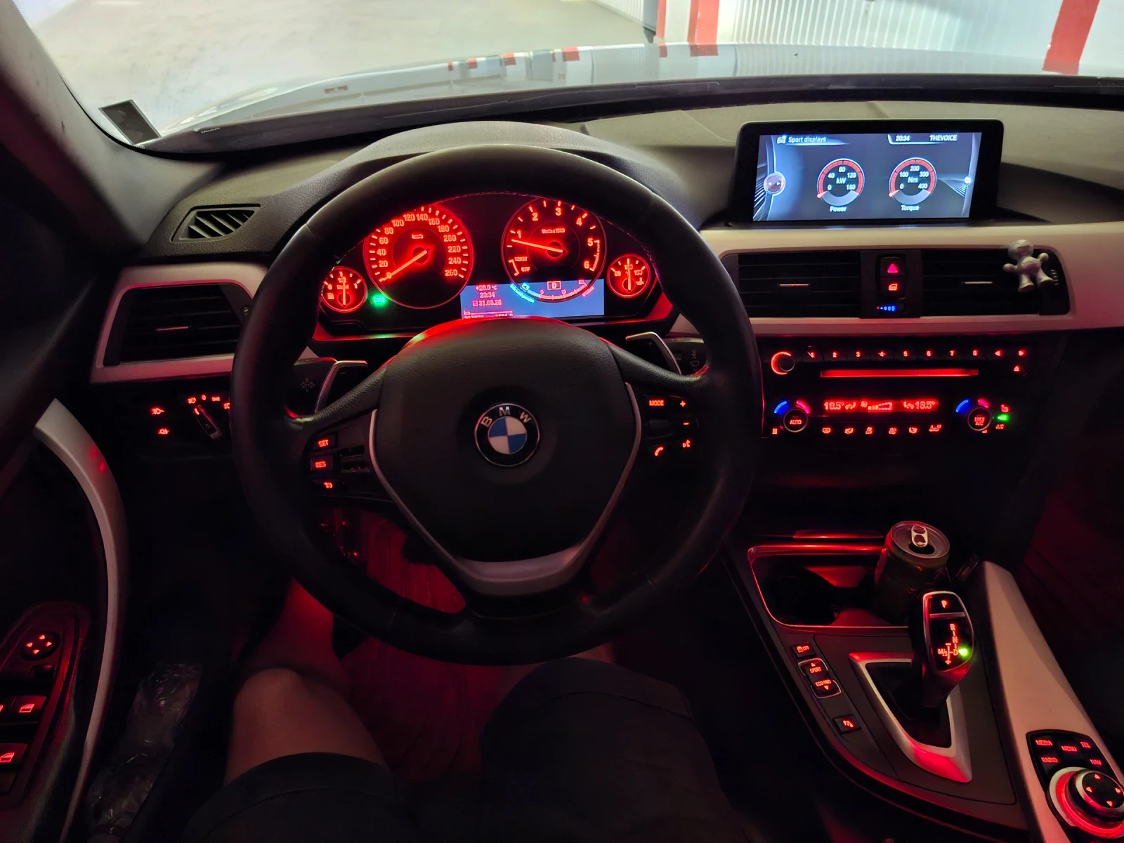 BMW 320 XDrive Sport Touring, снимка 13 - Автомобили и джипове - 54732830