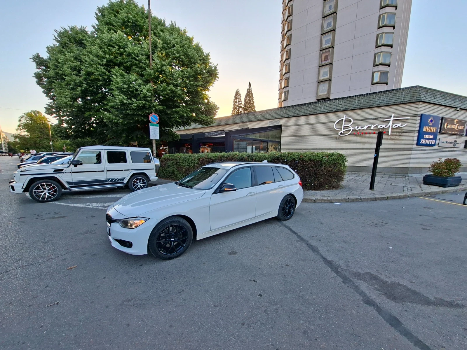 BMW 320 XDrive Sport Touring, снимка 5 - Автомобили и джипове - 54732830