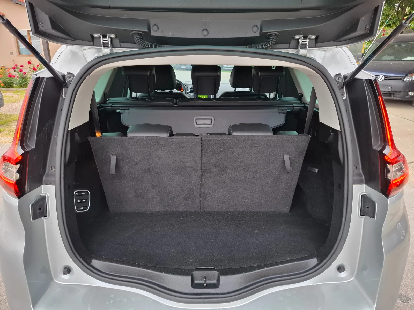 Renault Grand scenic 1.6Navi Камера 7мест., снимка 10 - Автомобили и джипове - 54773123