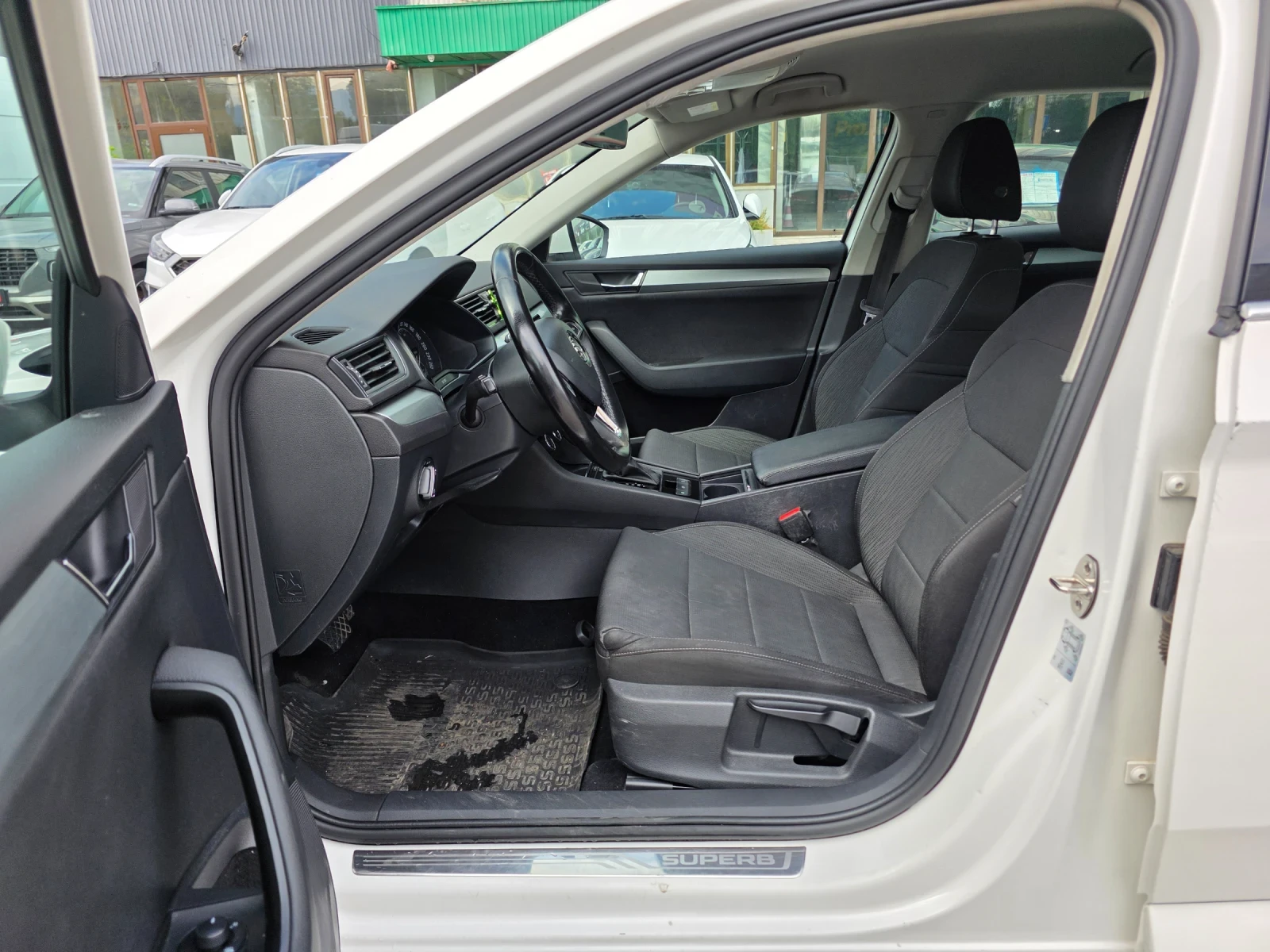 Skoda Superb 2.0 TSI 280к.с 4х4 EURO 6, снимка 9 - Автомобили и джипове - 54804117