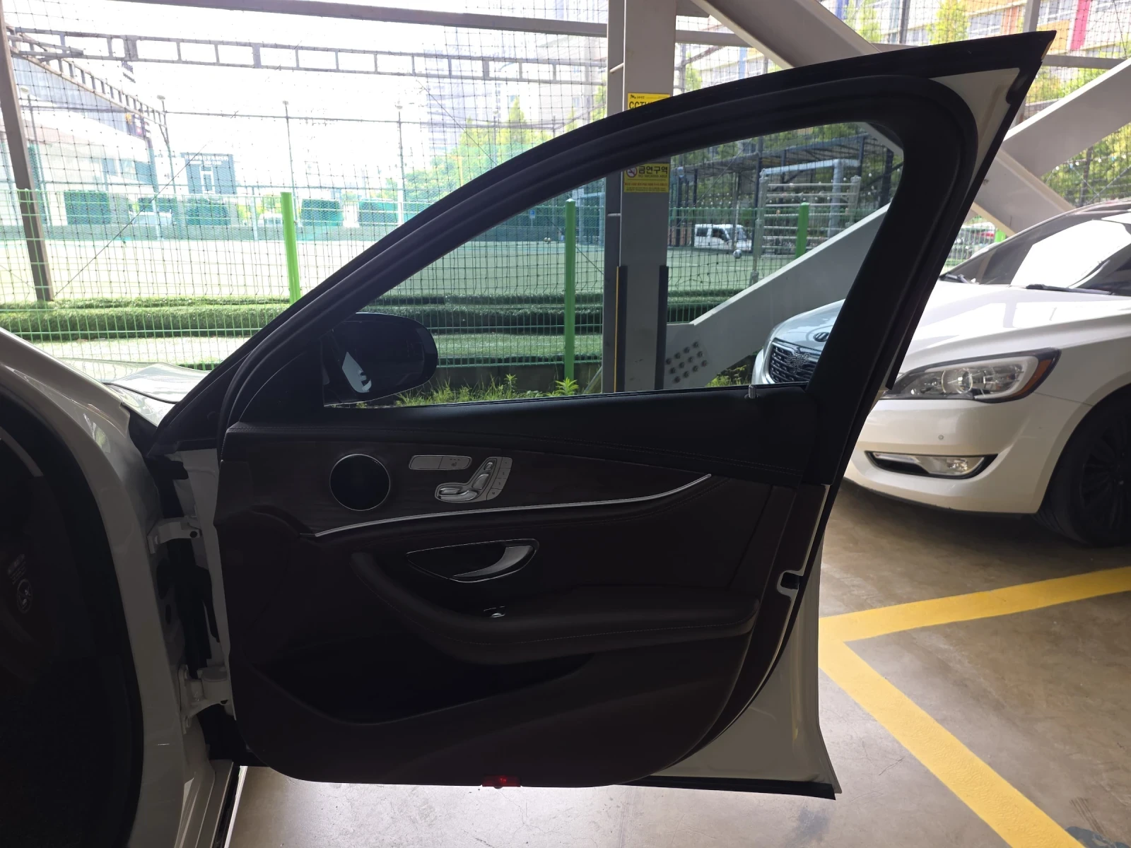 Mercedes-Benz E 220 4matic Digital , 9G , Pano, снимка 12 - Автомобили и джипове - 55151659