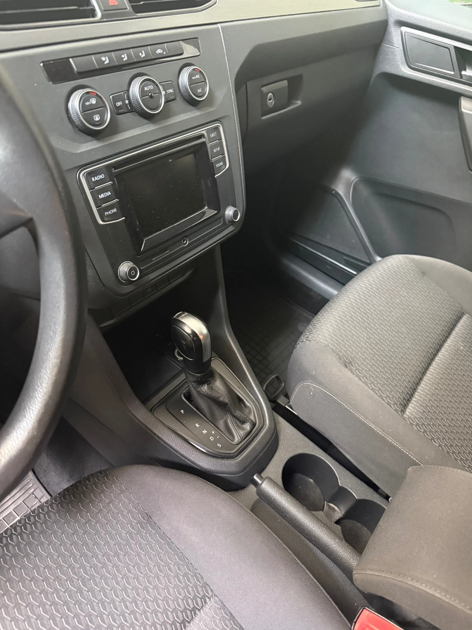 VW Caddy 2.0 TDI, снимка 7 - Автомобили и джипове - 55289874