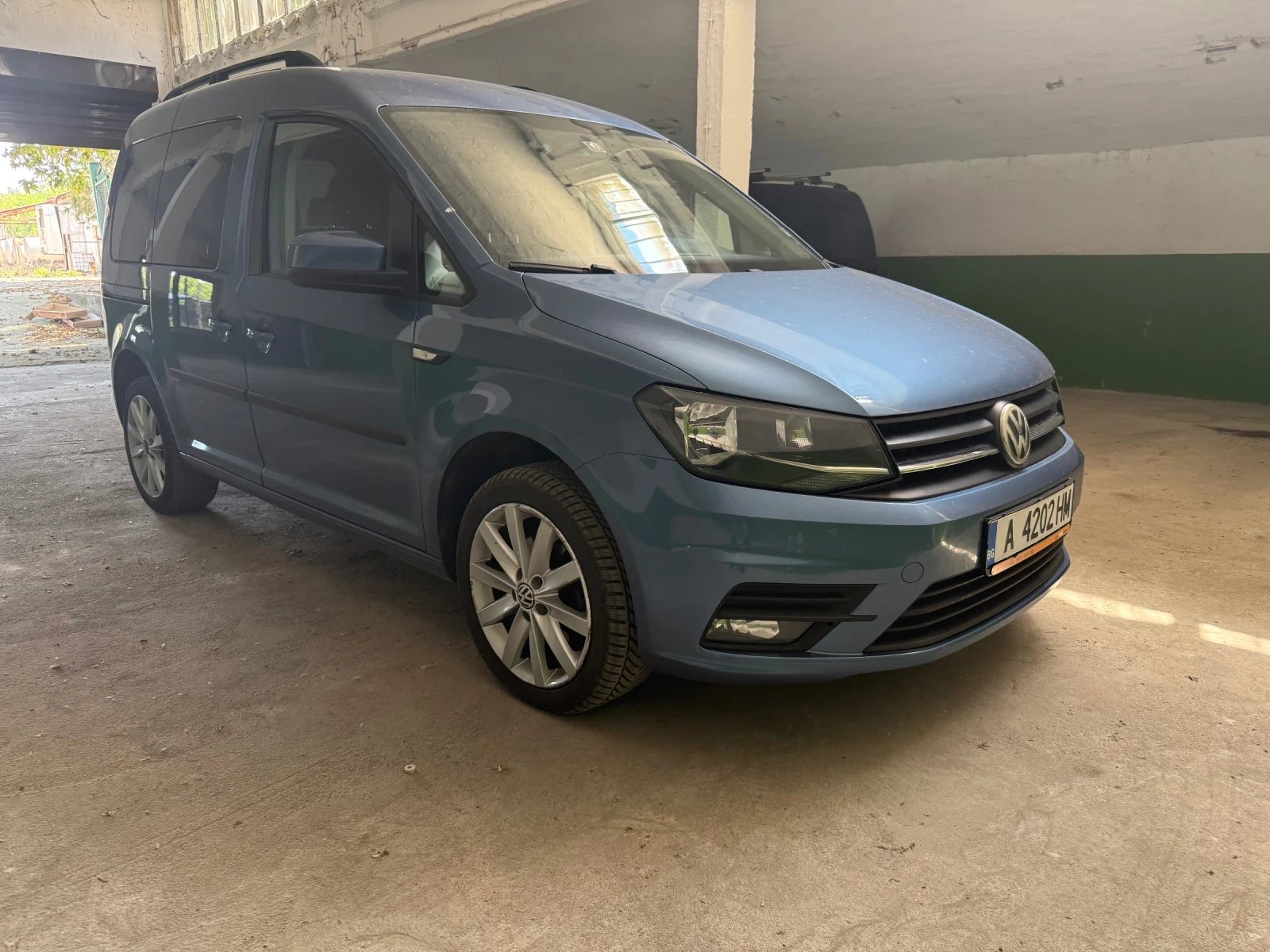 VW Caddy 2.0 TDI, снимка 3 - Автомобили и джипове - 55289874