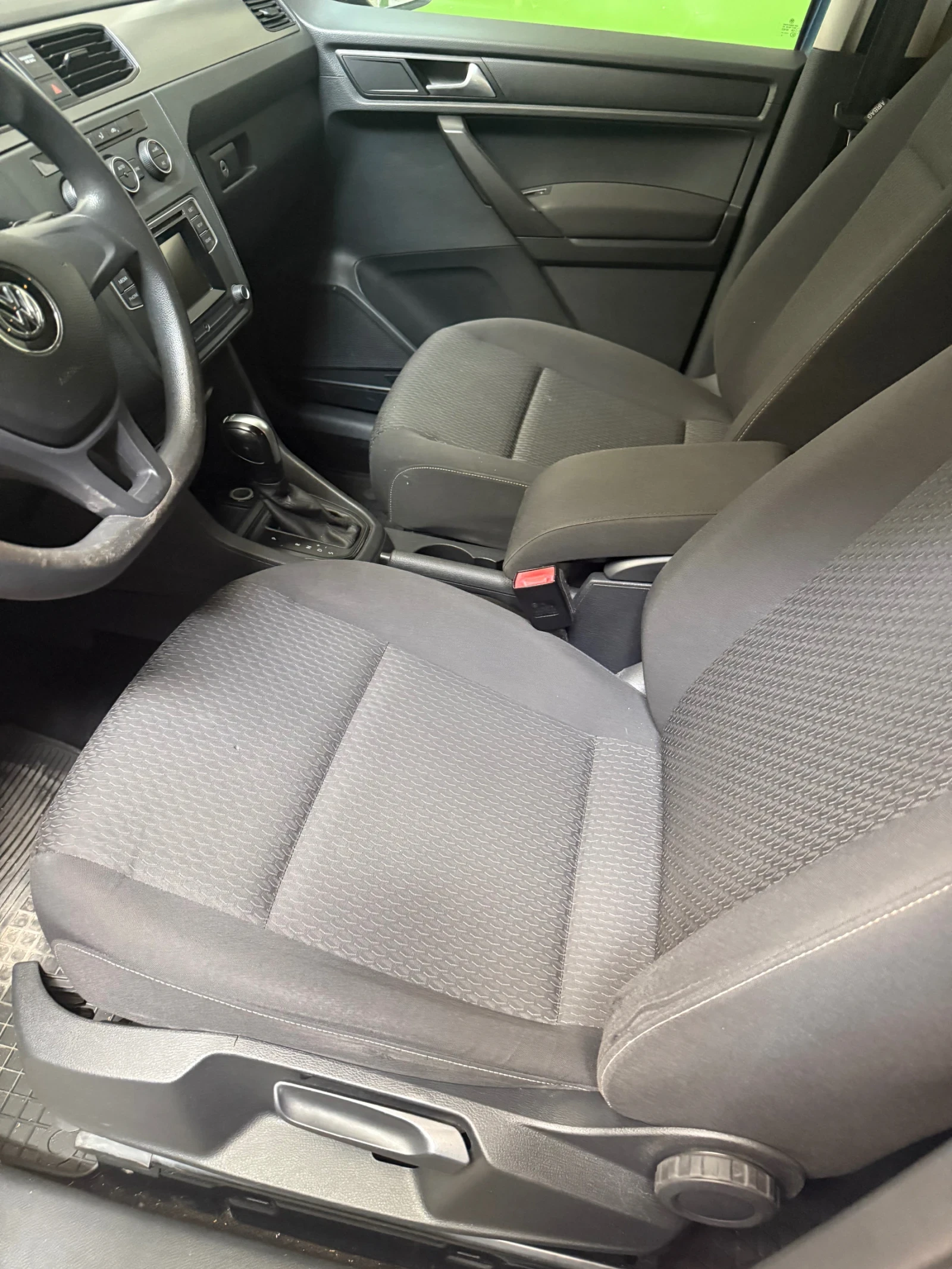 VW Caddy 2.0 TDI, снимка 9 - Автомобили и джипове - 55289874