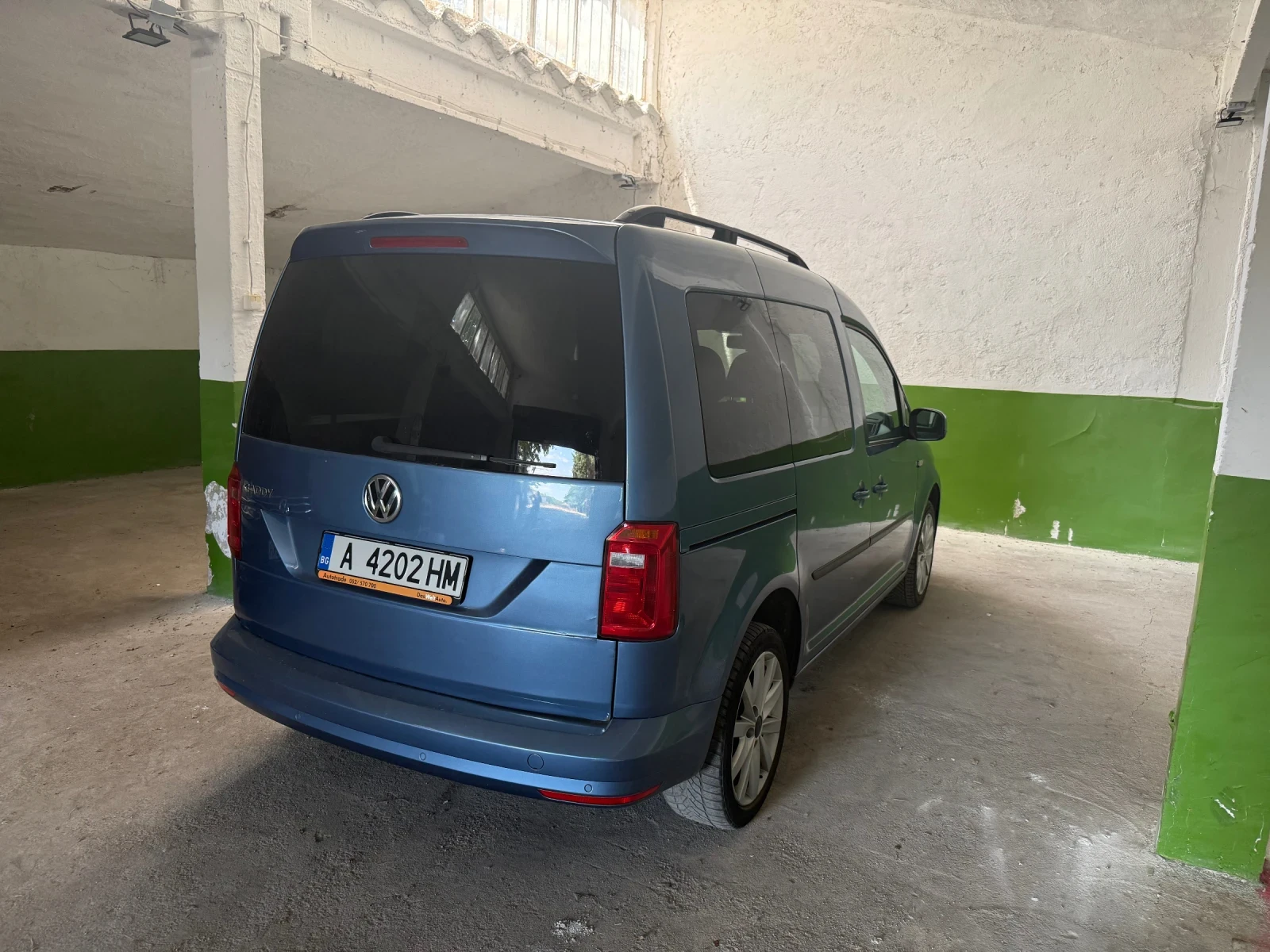VW Caddy 2.0 TDI, снимка 2 - Автомобили и джипове - 55289874