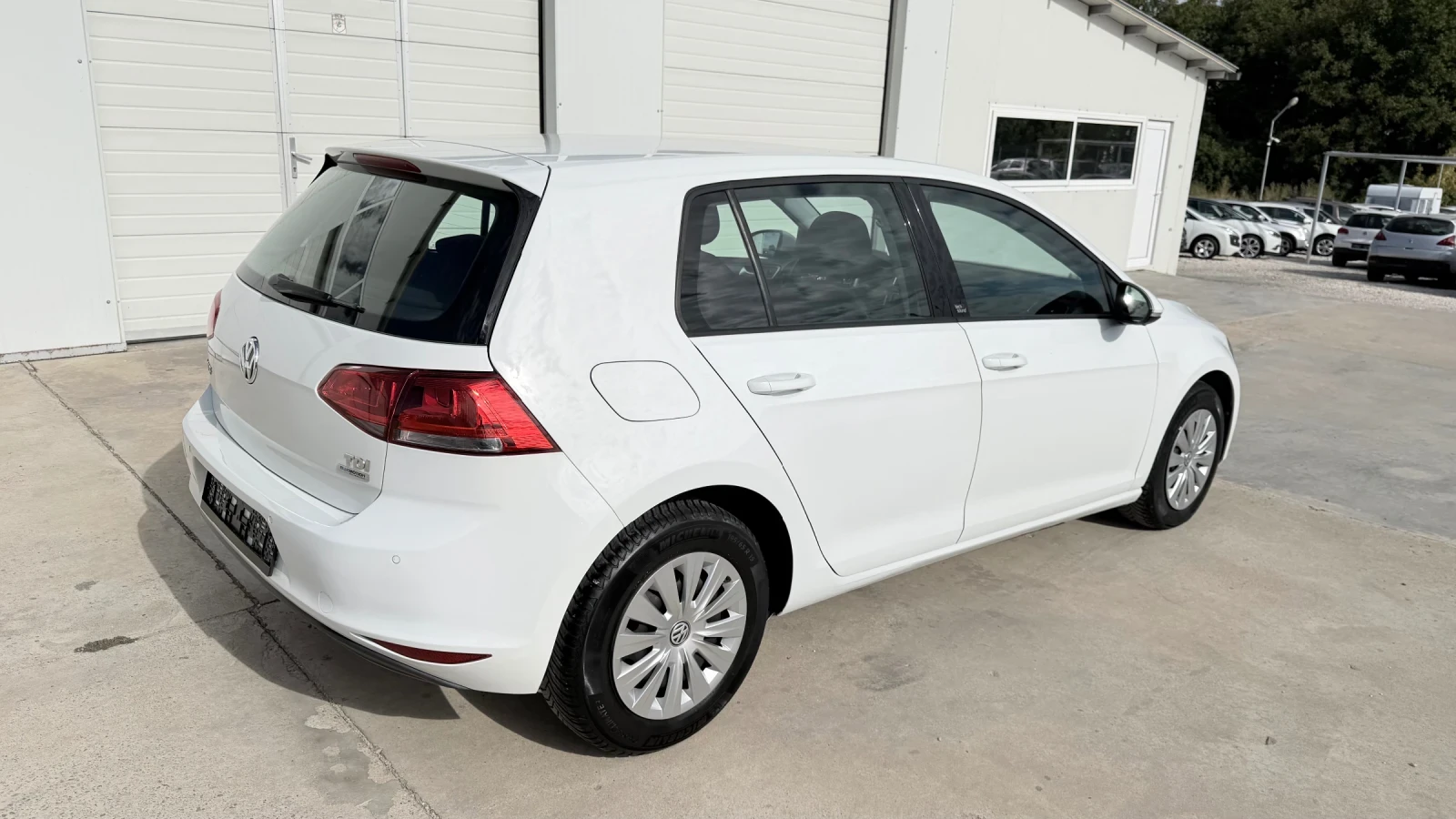 VW Golf 1.6tdi 110k.c* Highline* Navi* UNIKAT* , снимка 15 - Автомобили и джипове - 55713320