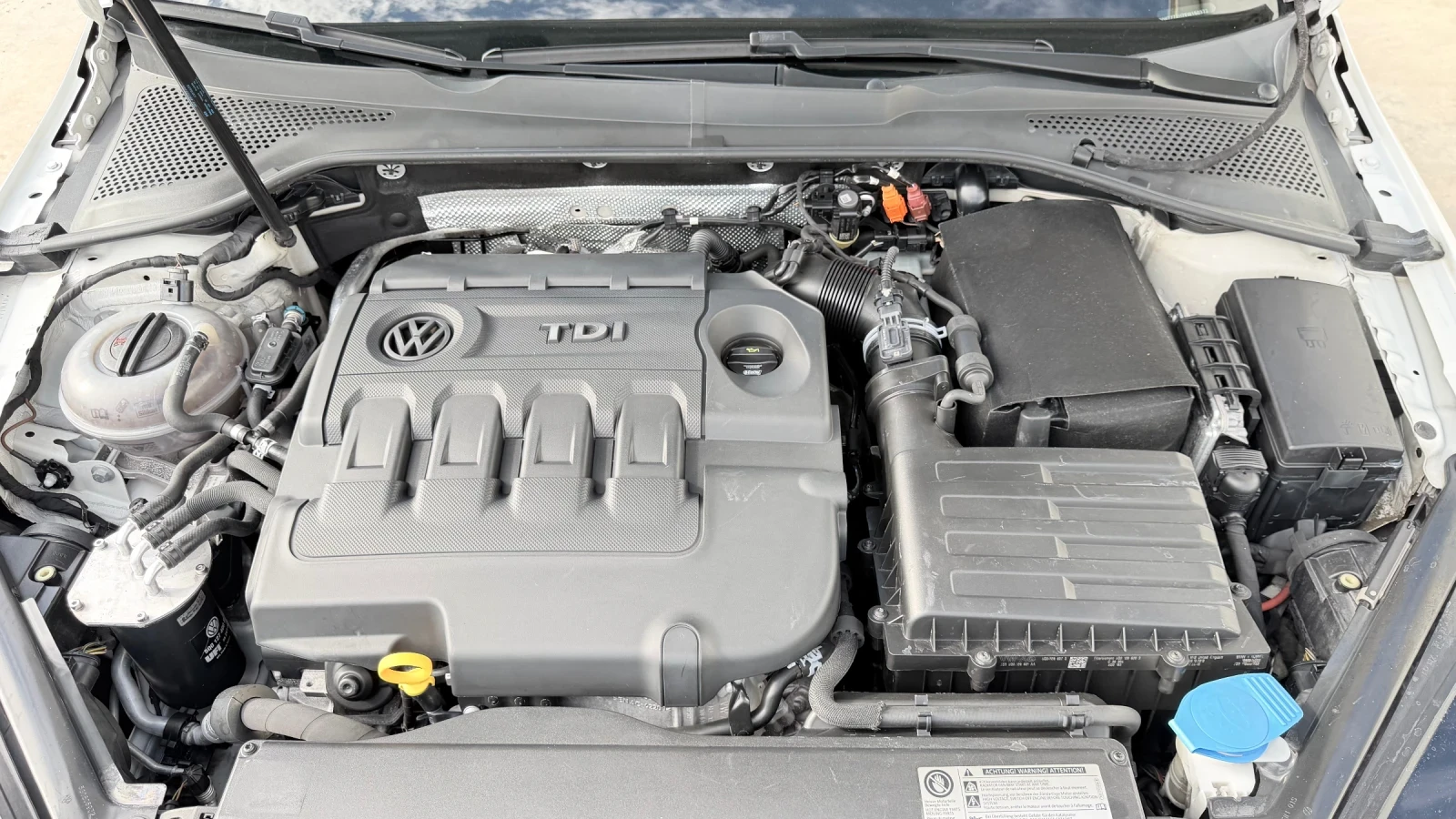 VW Golf 1.6tdi 110k.c* Highline* Navi* UNIKAT* , снимка 17 - Автомобили и джипове - 55713320