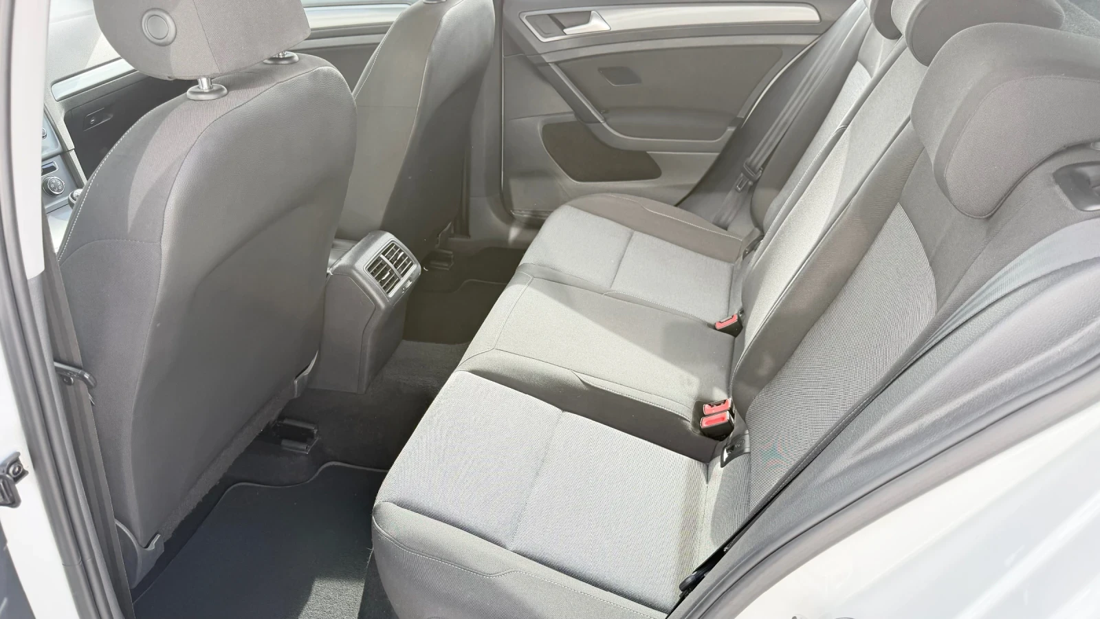 VW Golf 1.6tdi 110k.c* Highline* Navi* UNIKAT* , снимка 9 - Автомобили и джипове - 55713320