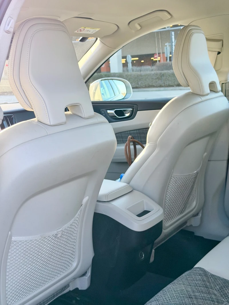 Volvo XC60 B4, снимка 7 - Автомобили и джипове - 53079186