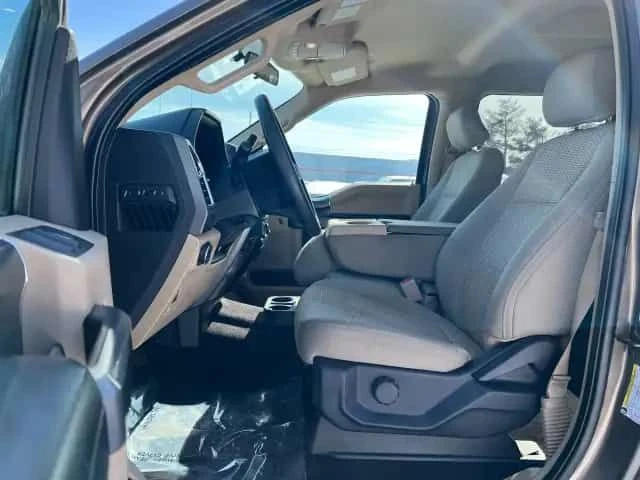 Ford F150 * XLT 4WD SuperCrew * KEYLESS * CARFAX, снимка 9 - Автомобили и джипове - 54026798