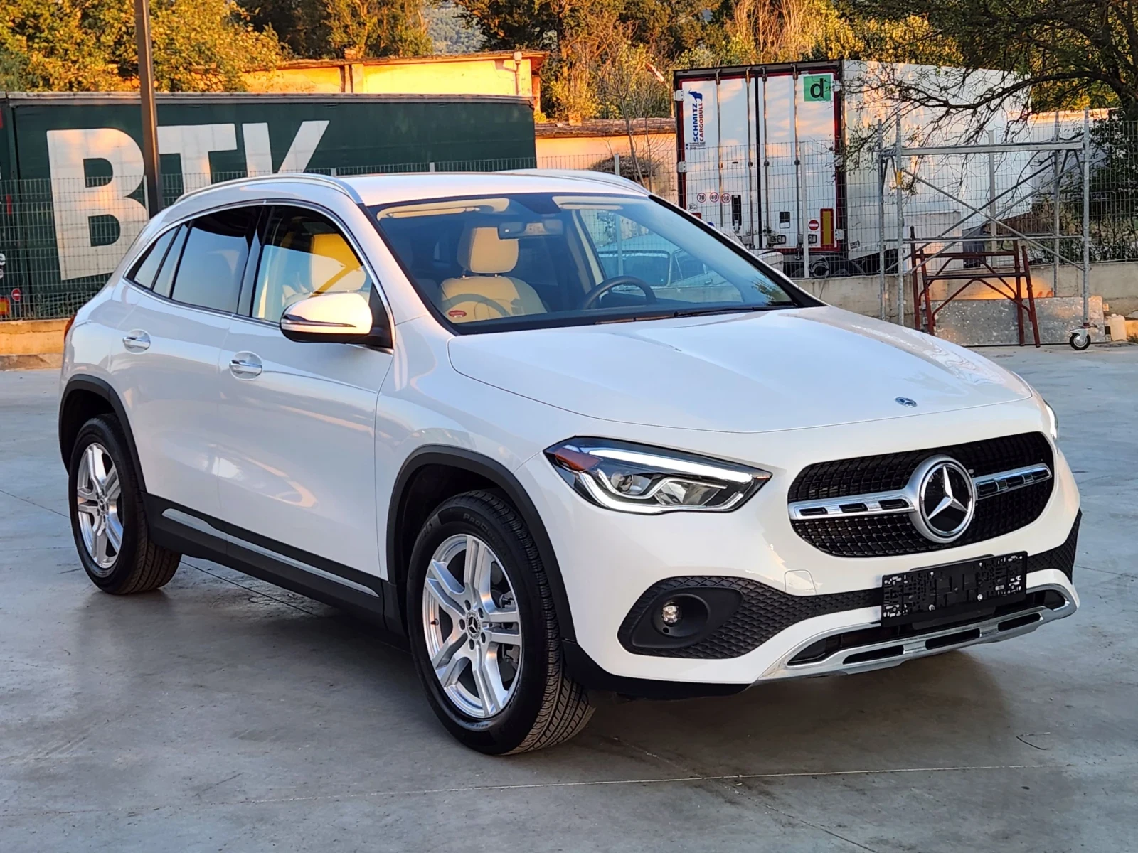 Mercedes-Benz GLA 250 4Matic / Първи собственик / 16000км / Premium Plus - [1] 