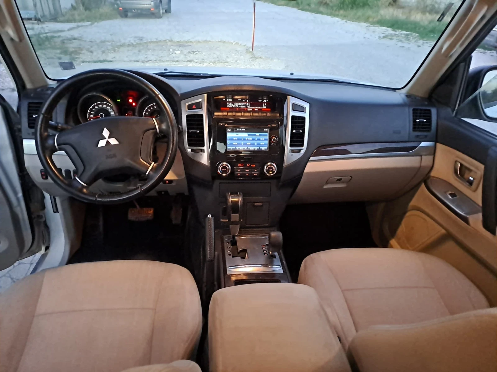 Mitsubishi Pajero 3.6 v6 Gold, снимка 9 - Автомобили и джипове - 54093749