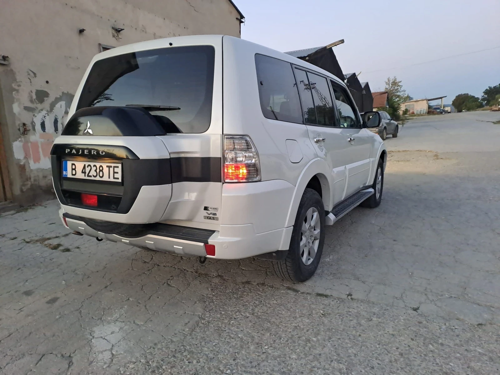 Mitsubishi Pajero 3.6 v6 Gold, снимка 4 - Автомобили и джипове - 54093749