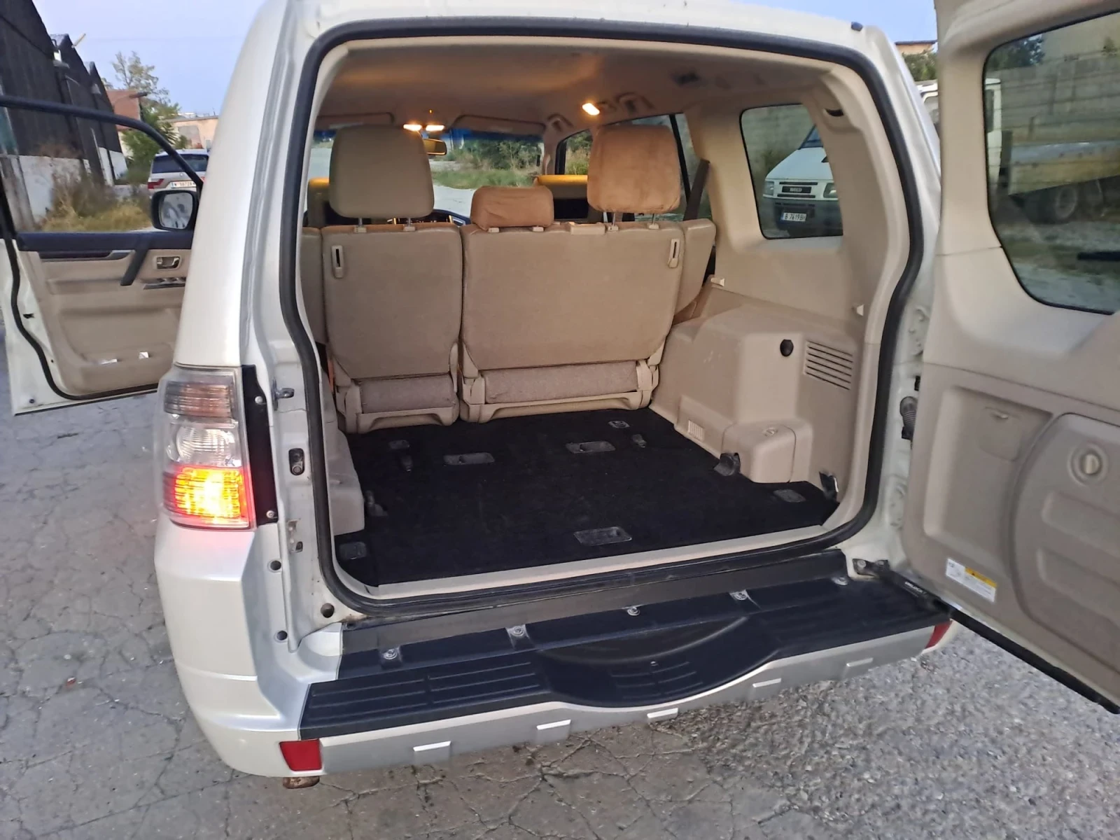 Mitsubishi Pajero 3.6 v6 Gold, снимка 10 - Автомобили и джипове - 54093749